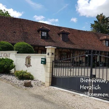 Le Venay Bed & Breakfast Frontenaud ภายนอก รูปภาพ
