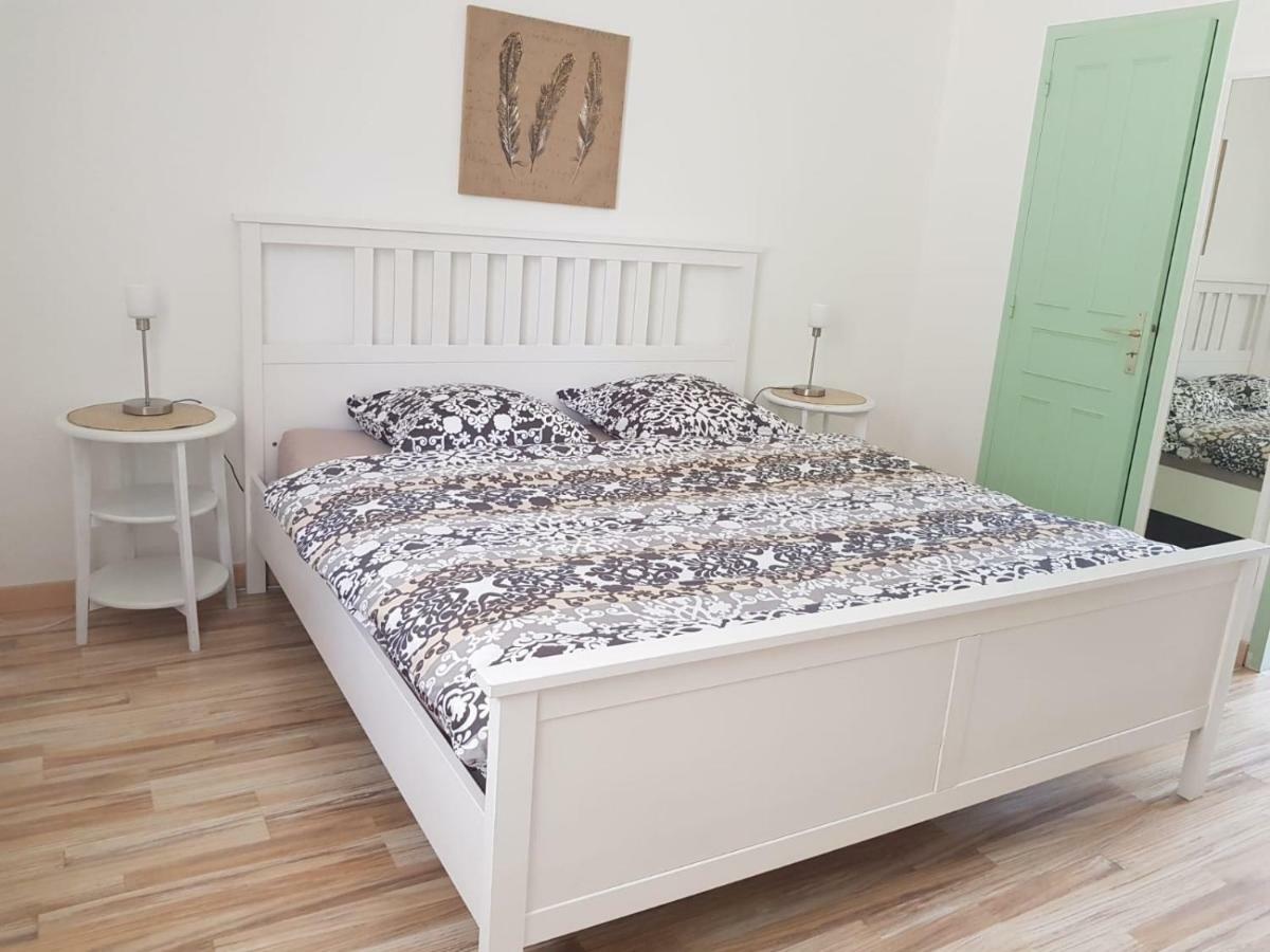 Le Venay Bed & Breakfast Frontenaud ภายนอก รูปภาพ