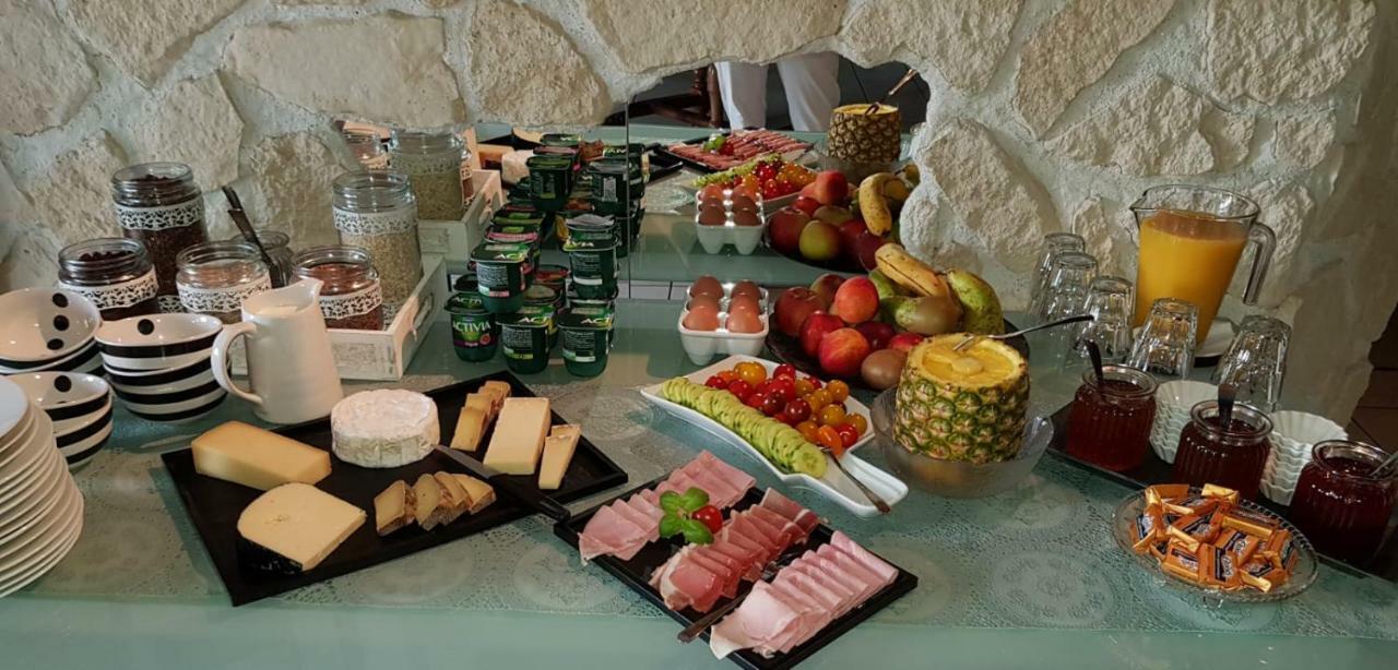 Le Venay Bed & Breakfast Frontenaud ภายนอก รูปภาพ